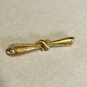 EUC GOLD CRYSTAL AND PEARL BROOCH PIN